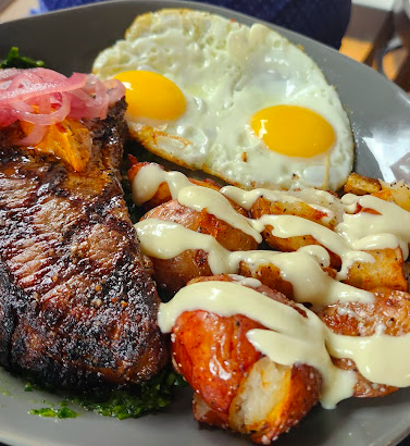 The Farmhouse signature dishes Country Fried Steak
Biscuits & Gravy
Cinnamon Roll